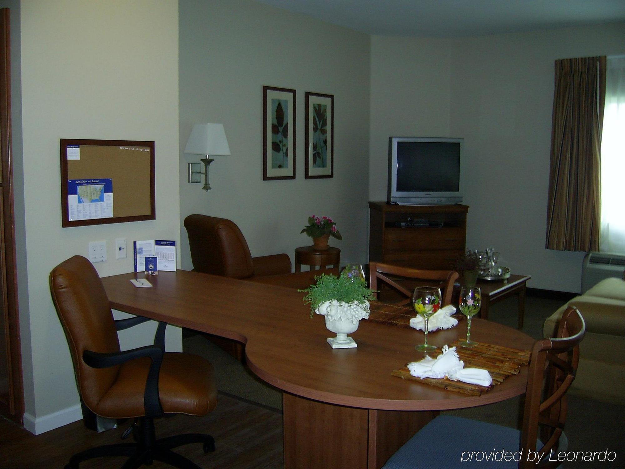 Candlewood West By Ihg Hotel