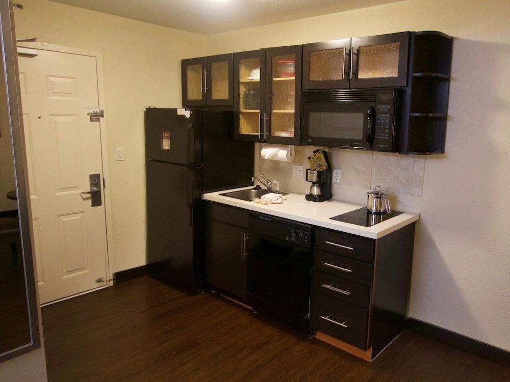Hotel Candlewood West By Ihg 2*