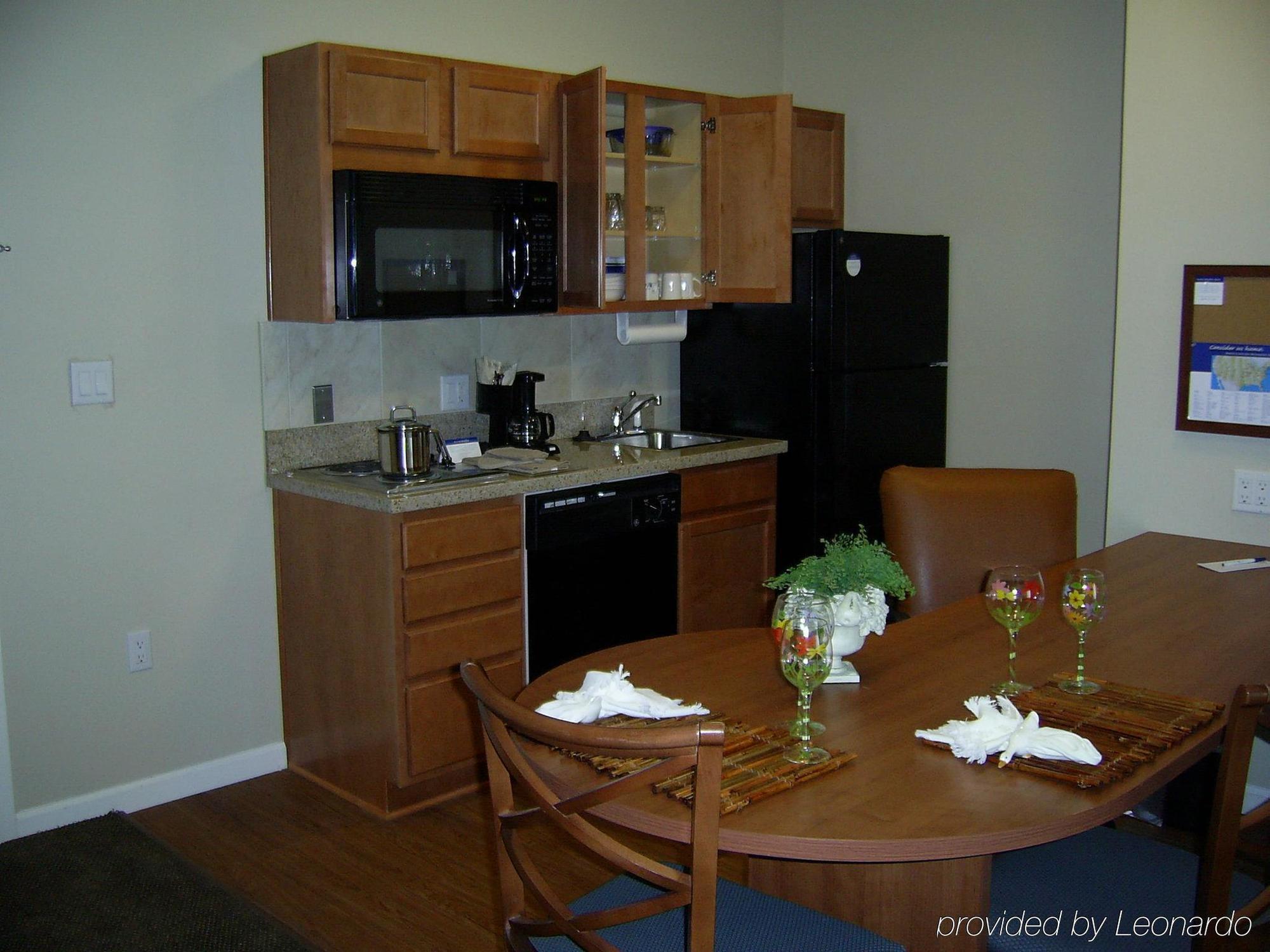Candlewood West By Ihg Hotel